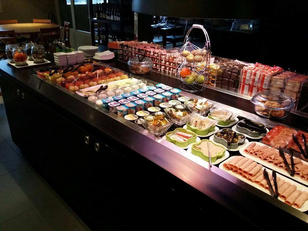 东勒芒中心康铂酒店 外观 照片